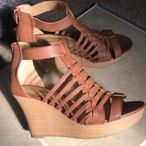 tan wedges